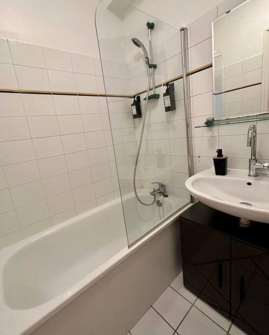 a bathroom with a shower and a sink at Appartement neuf entièrement équipé proche centre in Amiens