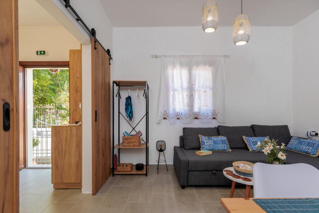 Гостиная зона в Bluebell House Halki