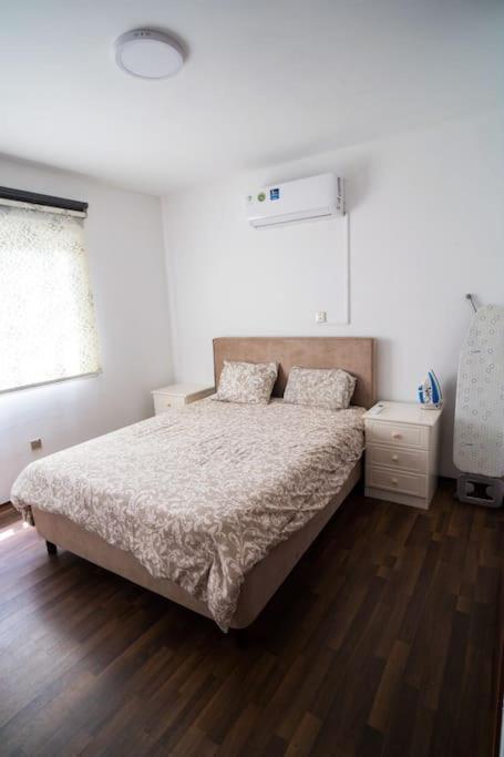 Postel nebo postele na pokoji v ubytování Mezzarina apartment ayia napa