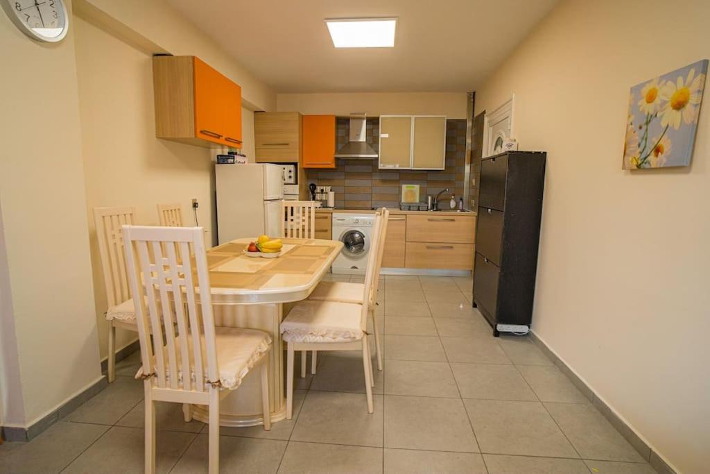 Kuchyň nebo kuchyňský kout v ubytování Mezzarina apartment ayia napa