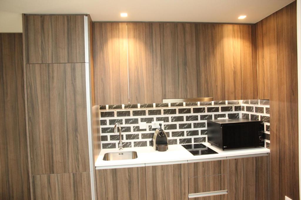 Kuchyň nebo kuchyňský kout v ubytování BrandApartments