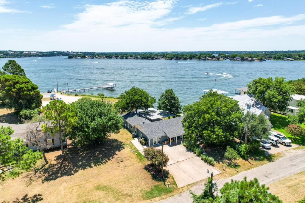 Waterfront Home Near Historic Granbury Square!, Granbury Updated 2023