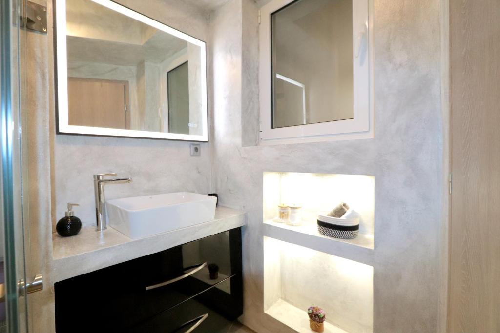 Modern Studio in Vibrant Kolonaki Area - 7