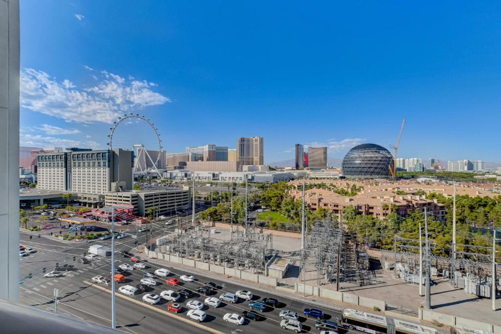 Ultimate Las Vegas Getaway One Bedroom Suite with Balcony, Kitchen, Gym, Pool & Free Parking photo