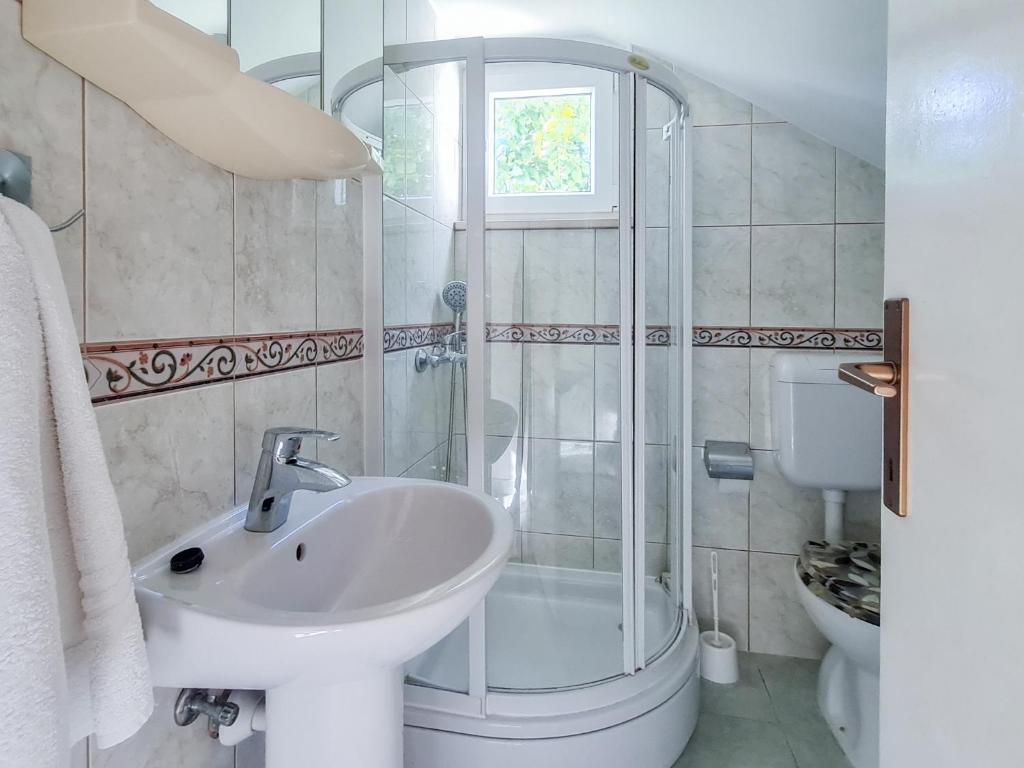 Fotografia z galérie ubytovania Seaside family friendly house with a swimming pool Viganj, Peljesac - 10253 v destinácii Viganj