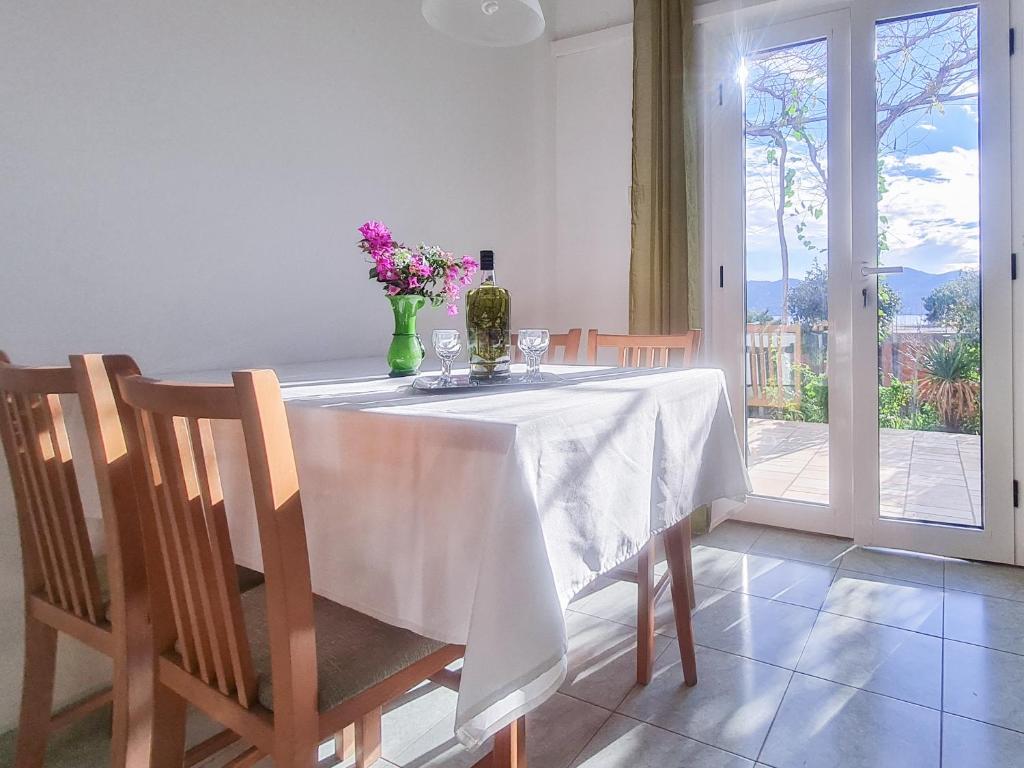 Fotografia z galérie ubytovania Seaside family friendly house with a swimming pool Viganj, Peljesac - 10253 v destinácii Viganj