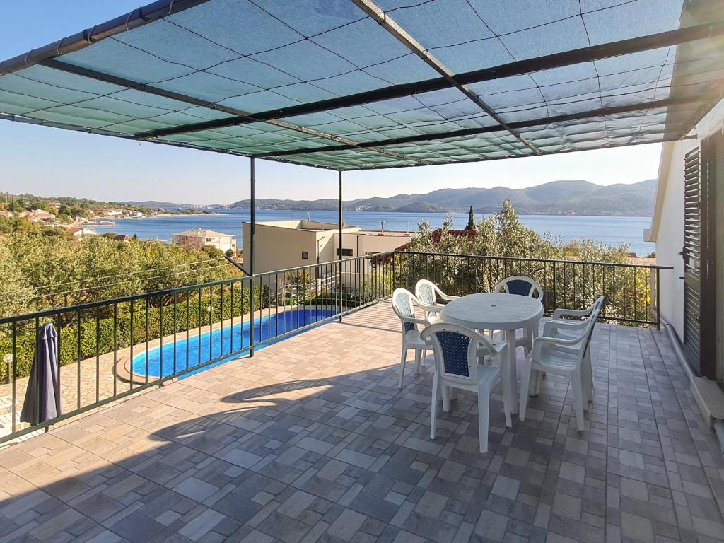 Fotografia z galérie ubytovania Seaside family friendly house with a swimming pool Viganj, Peljesac - 10253 v destinácii Viganj