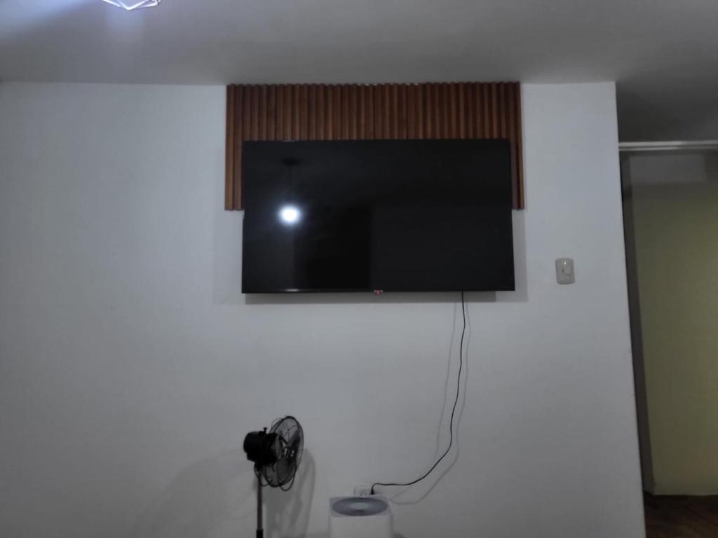 TV a/nebo společenská místnost v ubytování Home Blessed