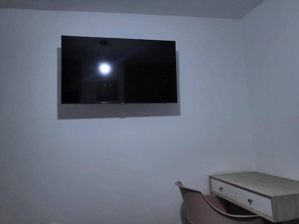 TV a/nebo společenská místnost v ubytování Home Blessed