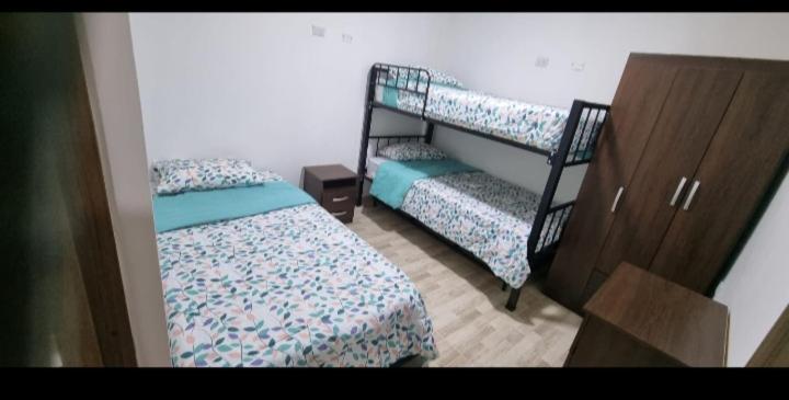 Postel nebo postele na pokoji v ubytování Acogedor apartamento en la ciudad de las araucarias