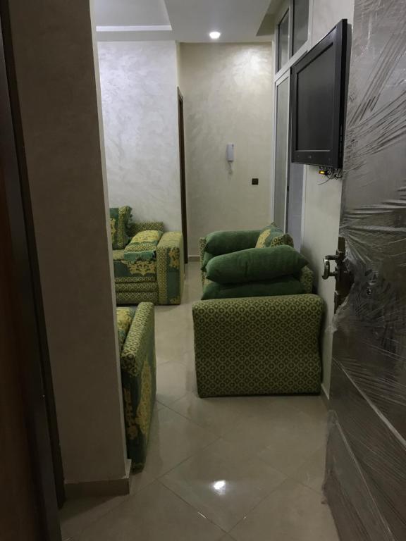TV a/nebo společenská místnost v ubytování Spacious 2-rooms apartment