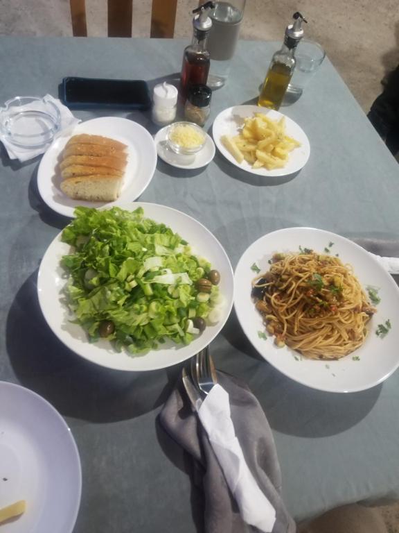 Jedzenie w pensjonacie lub w pobliżu