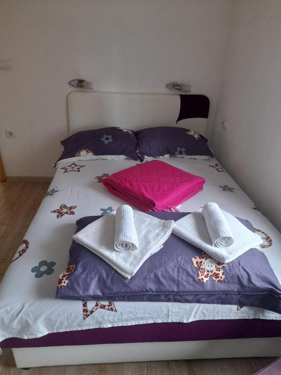 Postel nebo postele na pokoji v ubytování Golubović Apartments