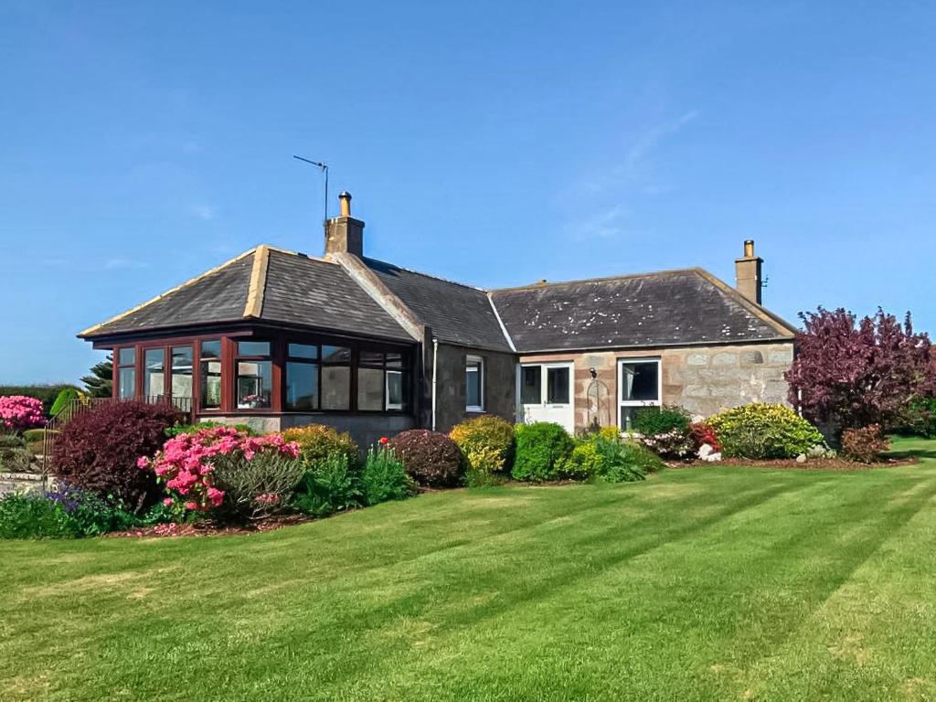 a house with a lawn in front of it at Sauchenshaw Cottage in Maryculter