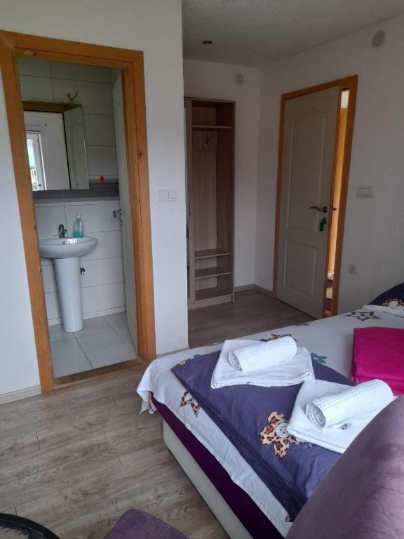 Postel nebo postele na pokoji v ubytování Golubović Apartments