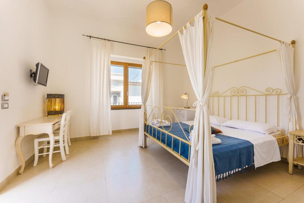 Postel nebo postele na pokoji v ubytování Villa Mazzella