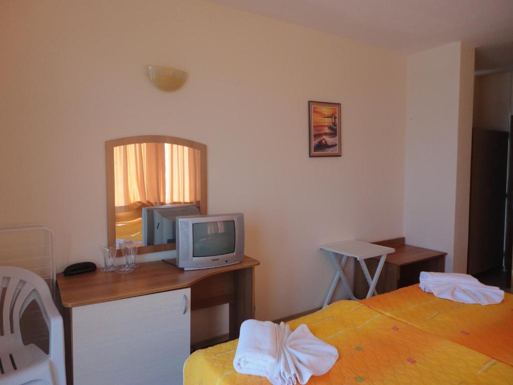 TV a/nebo společenská místnost v ubytování Barex Family Hotel
