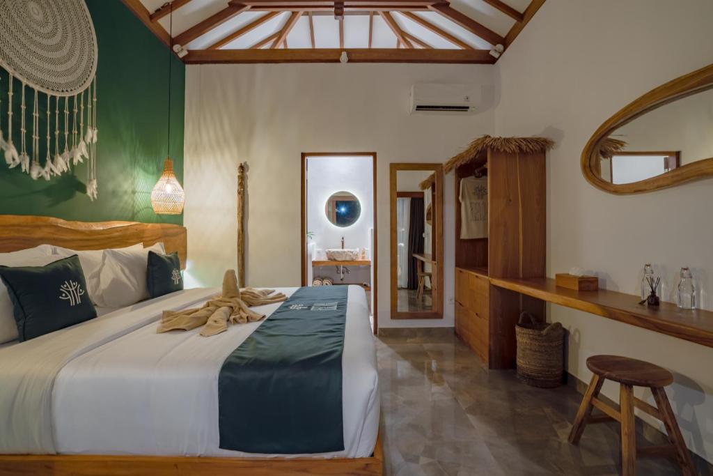 EHOA NYANYI BEACH Boutique Hotel - In front of entrance to NUANU - 4