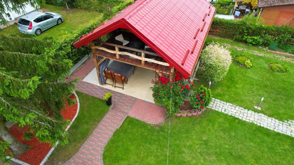 Vonkajšia záhrada v ubytovaní Domek nad jeziorem