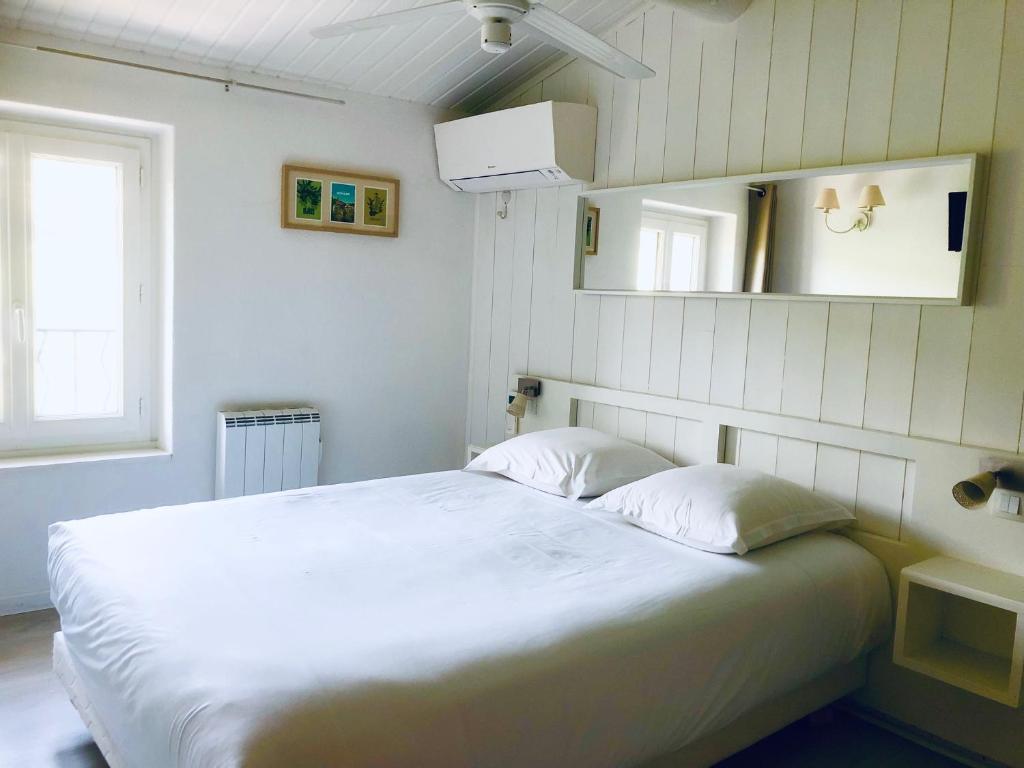 Postel nebo postele na pokoji v ubytování Hôtel La Bastide de Vaison