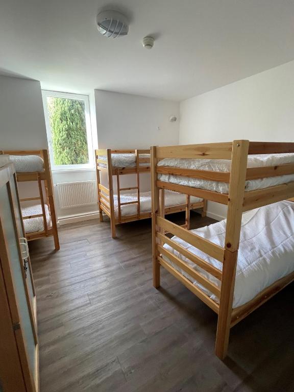 Posteľ alebo postele v izbe v ubytovaní Auberge de jeunesse HI Millau La Maladrerie