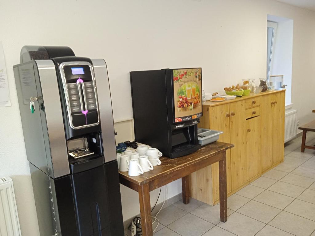 Kuchyňa alebo kuchynka v ubytovaní Auberge de jeunesse HI Millau La Maladrerie