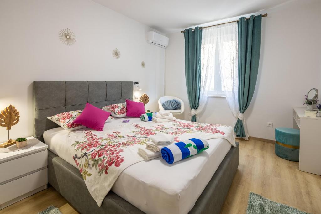 Top Location Beach & Downtown Apartment Park