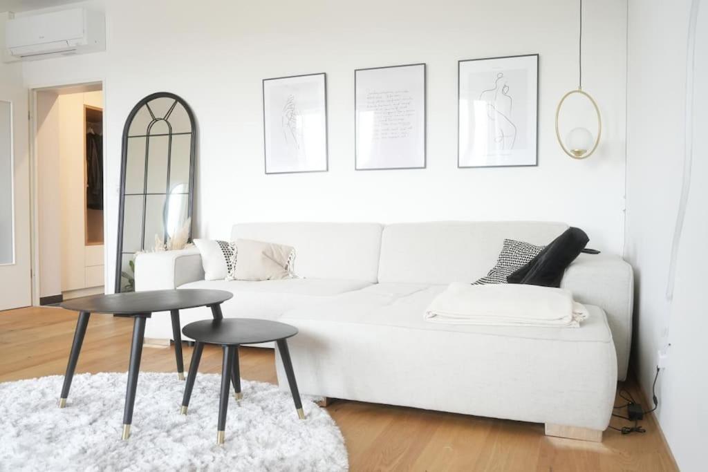 Postel nebo postele na pokoji v ubytování Design Wohnung im Zentrum von Koblenz