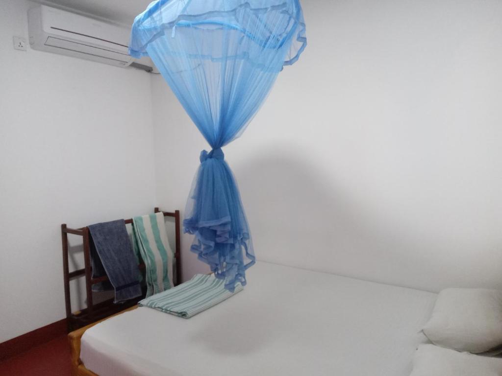 Postel nebo postele na pokoji v ubytování Vibushan Guest House