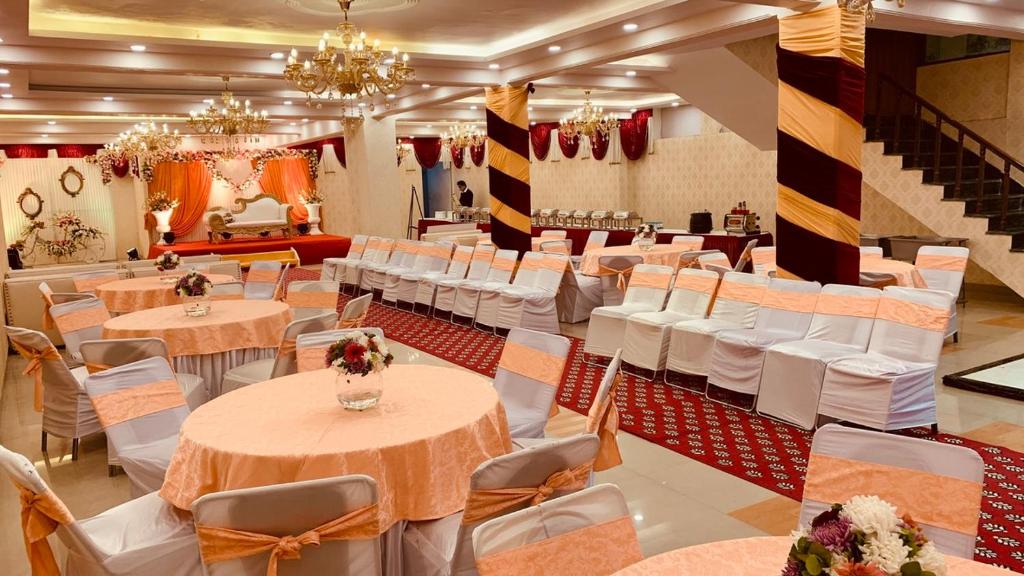 Posezení v ubytování Kashish Residency and Banquet