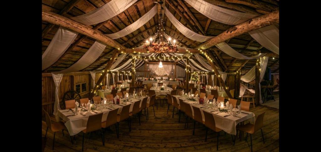 Restaurace v ubytování Backamgården