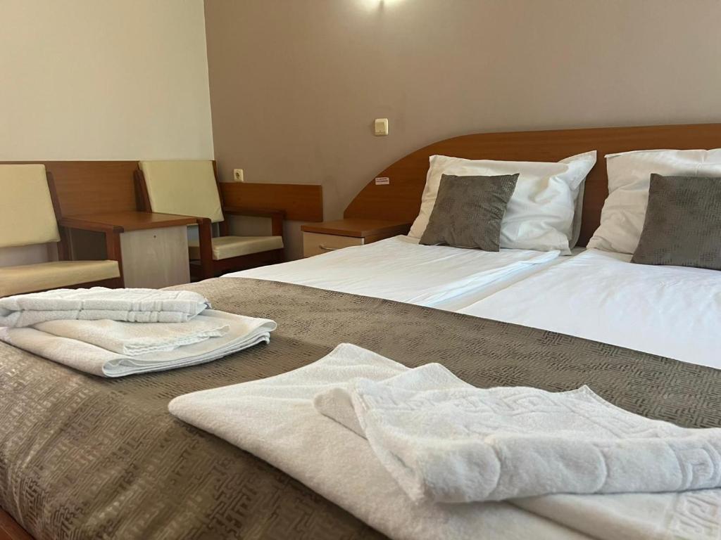 Postel nebo postele na pokoji v ubytování Hotel Violeta