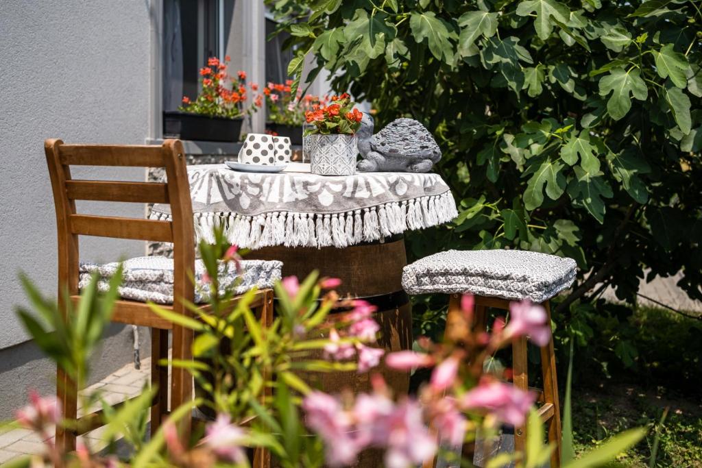 Ogród w obiekcie Szürke Vendégház Balatonkenesén