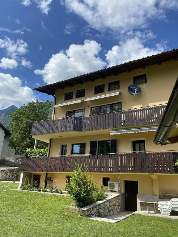 Budova, kde se apartmán nachází