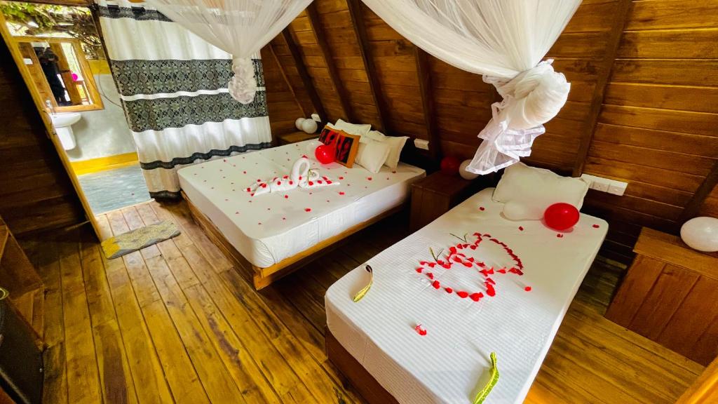 Habarana Tree House Ambasewana Resort - Drievoudige Kamer Met Balkon