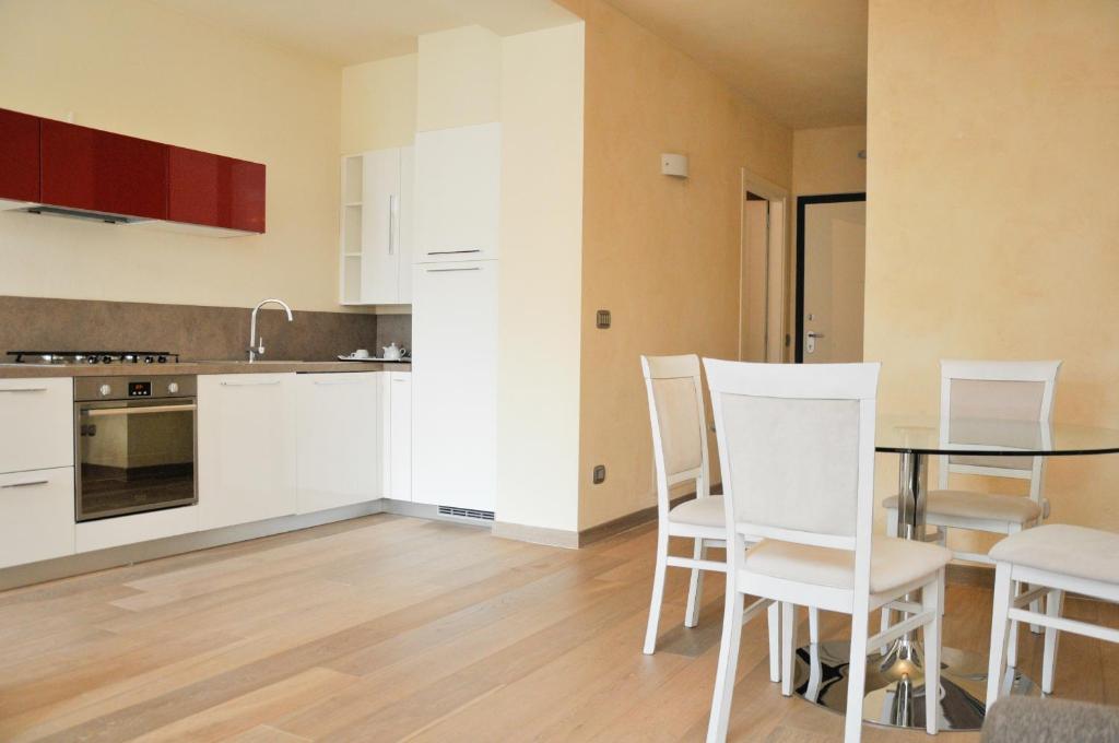 Kuchyňa alebo kuchynka v ubytovaní Lazise Boutique Apartment Lago e Relax