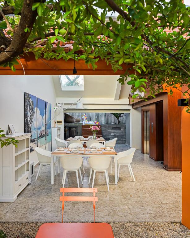 Fotografie z fotogalerie ubytování LAKEVIEW Park Villa - Private Pool, BBQ, Karaoke v Ho Či Minově městě
