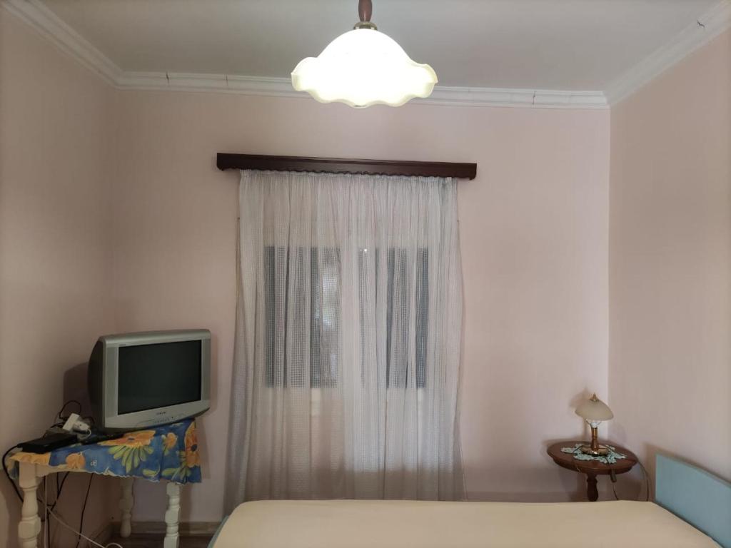 TV a/nebo společenská místnost v ubytování SISSY APARTMENT