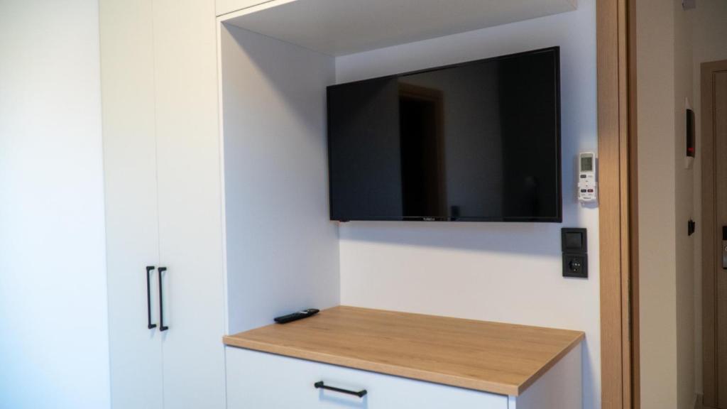 TV a/nebo společenská místnost v ubytování suite apartment Αdonis
