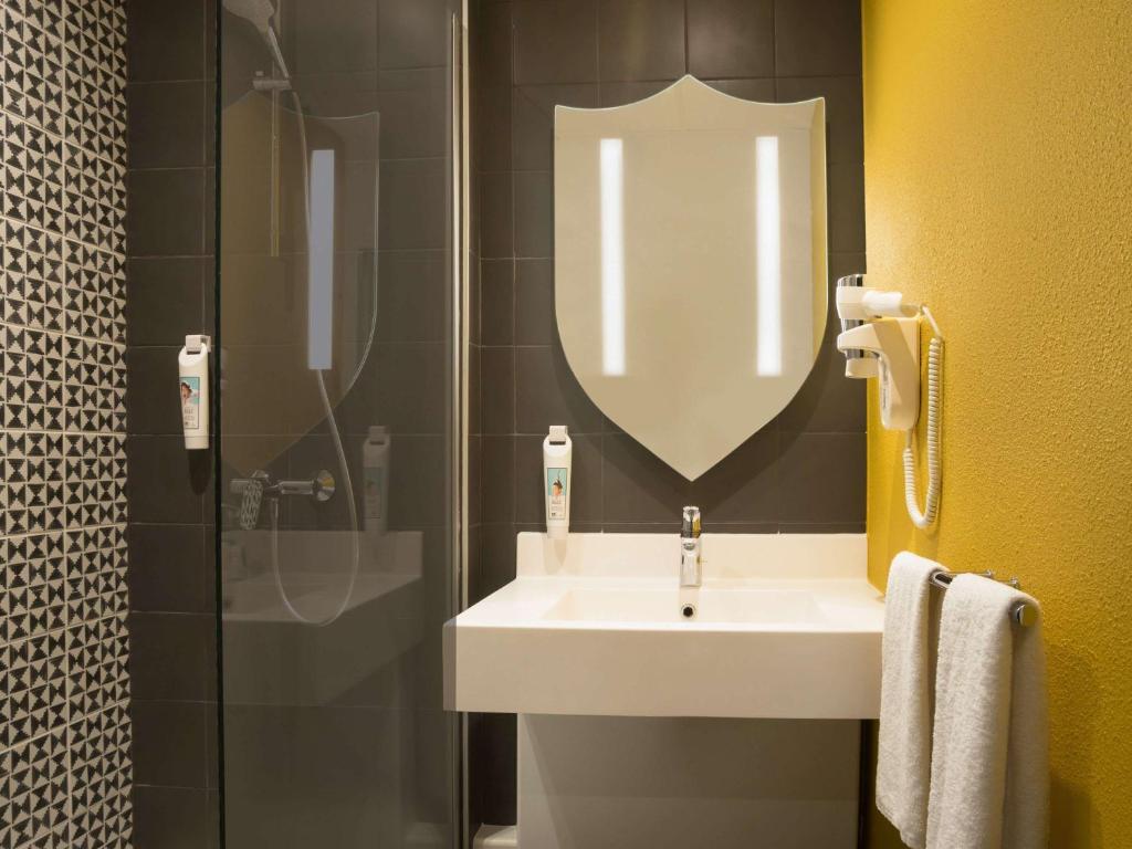Koupelna v ubytování ibis Styles Carcassonne La Cité