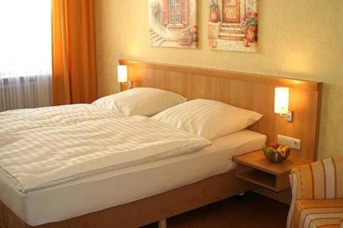 Postel nebo postele na pokoji v ubytování Altstadthotel Schex
