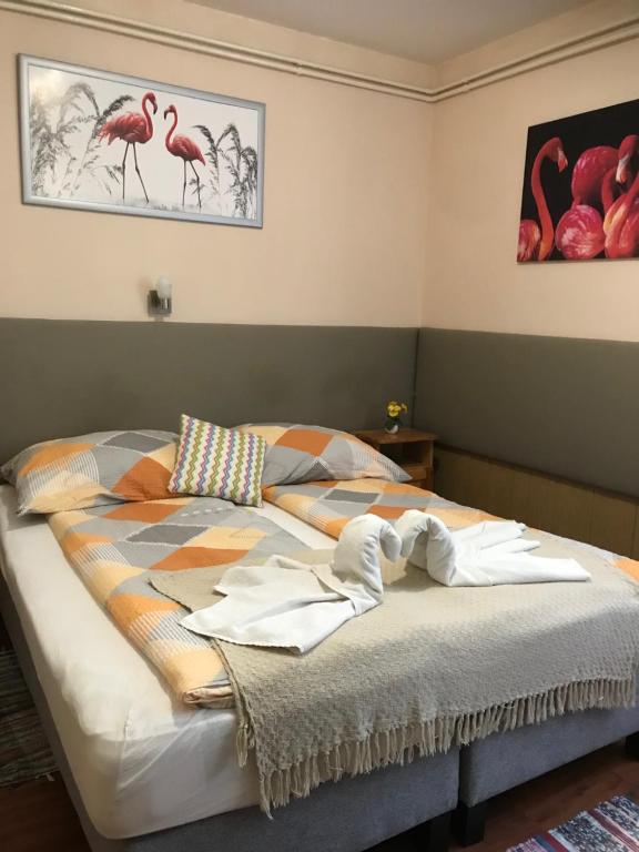 Postel nebo postele na pokoji v ubytování Marika Vendégház