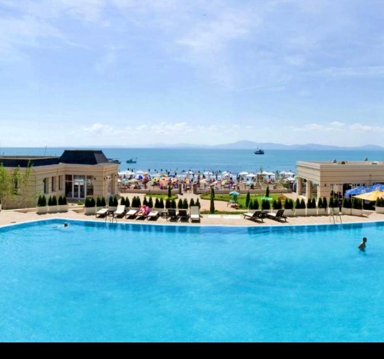 Swimmingpoolen hos eller tæt på Studio Festa Pomorie