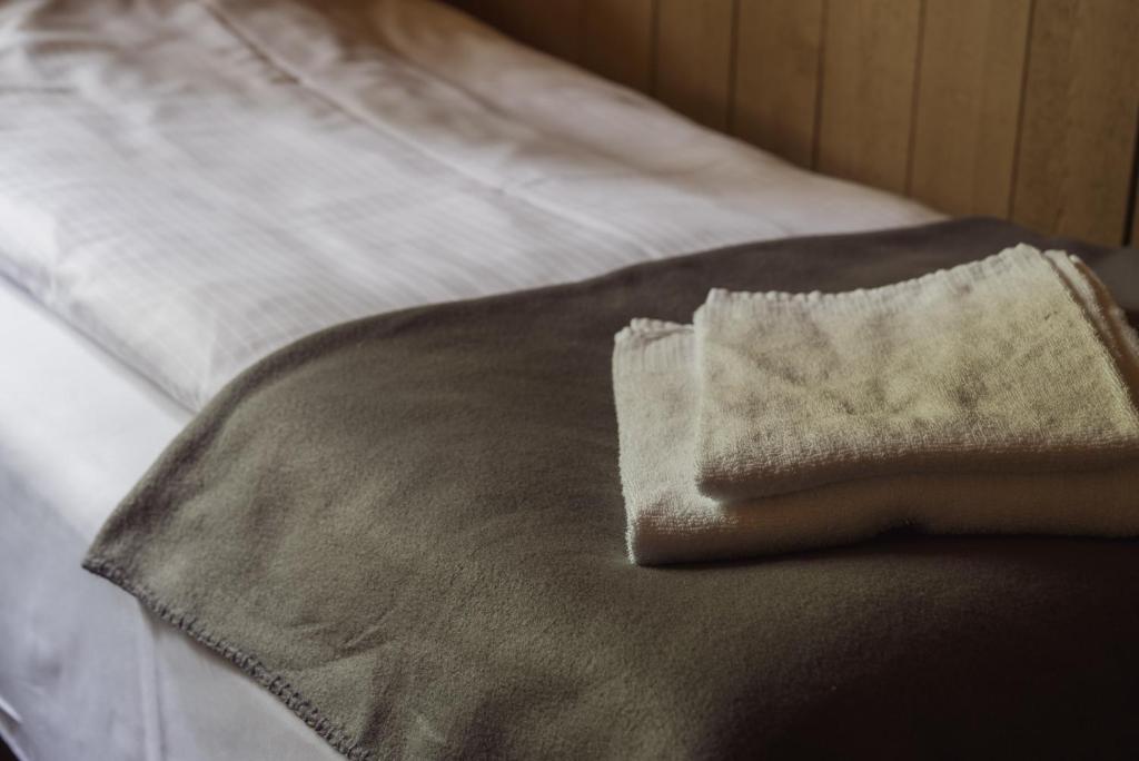 Postel nebo postele na pokoji v ubytování Gulbrakka Basecamp