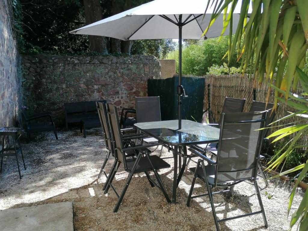 Αίθριο ή υπαίθριος χώρος στο Comme à la maison, T3 tout confort pour 8, jardin au calme