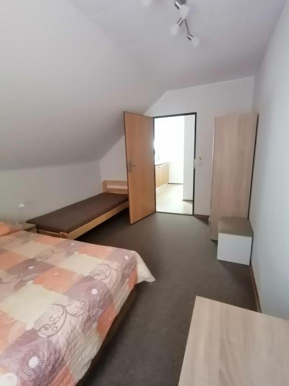 Postel nebo postele na pokoji v ubytování ubytování v apartmánu
