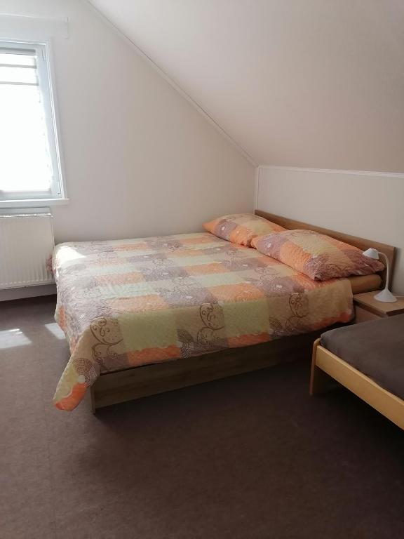Postel nebo postele na pokoji v ubytování ubytování v apartmánu