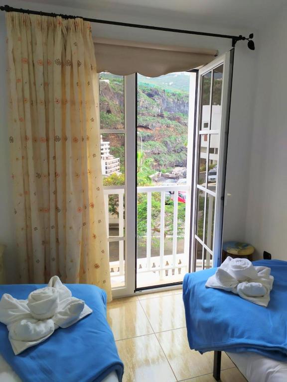 A bed or beds in a room at Casa Sagittarius Ocean view