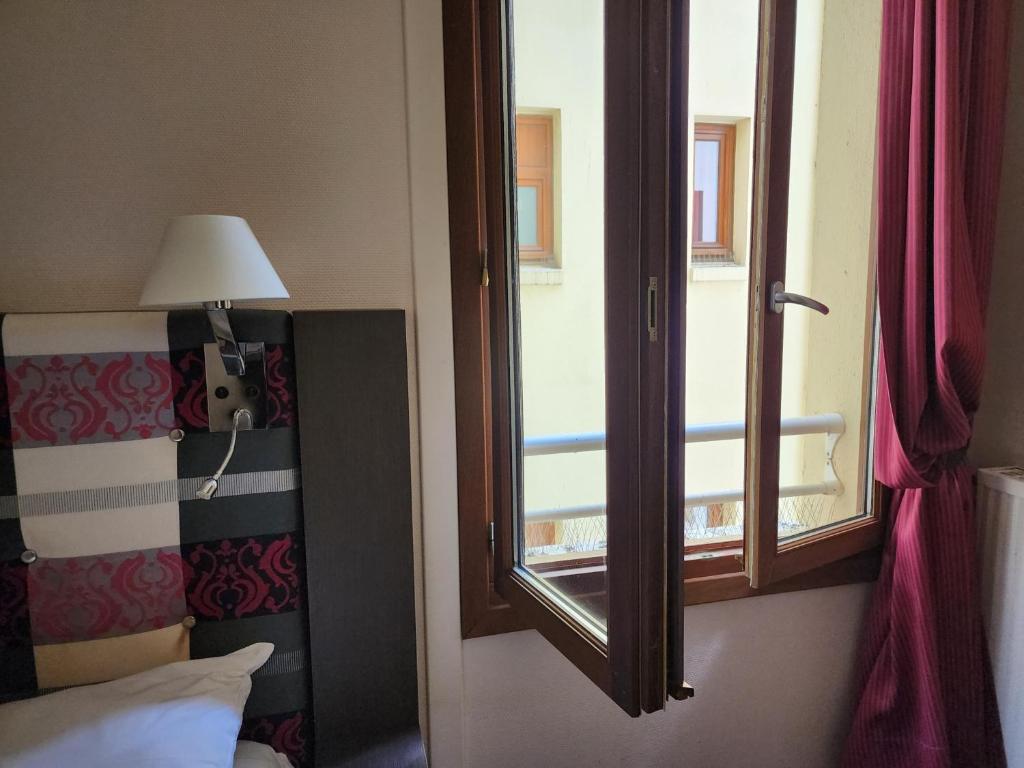 Hotel Des Bains - Budget Double Room With Courtyard View