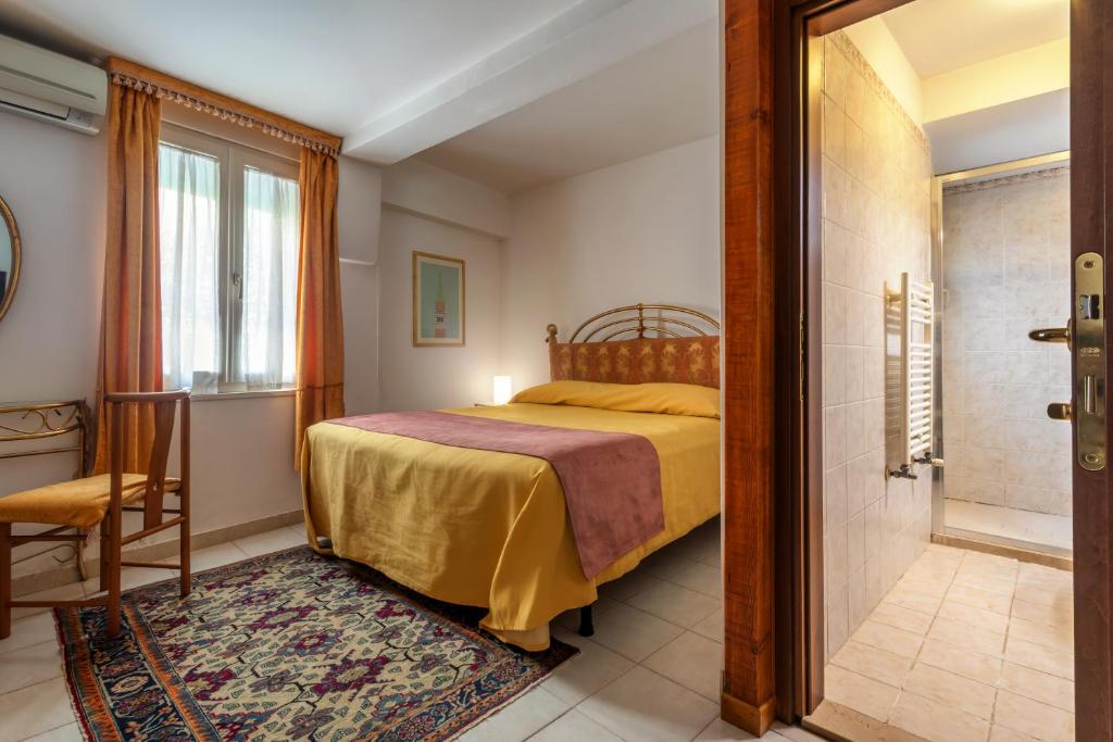 a bedroom with a bed and a shower at Hotel Casa Boccassini in Venice